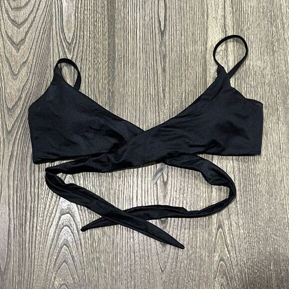 NWOT Victoria’s Secret Wrap Bikini Top Criss-Cross Front Tie Back Black Size L - Picture 1 of 4